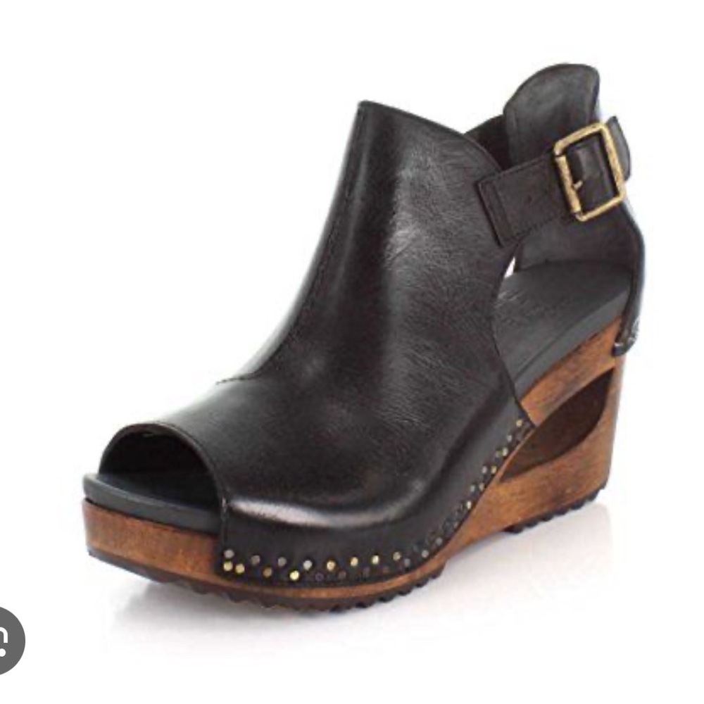 Dansko Black Sable Wedge Sandals 8 (38)